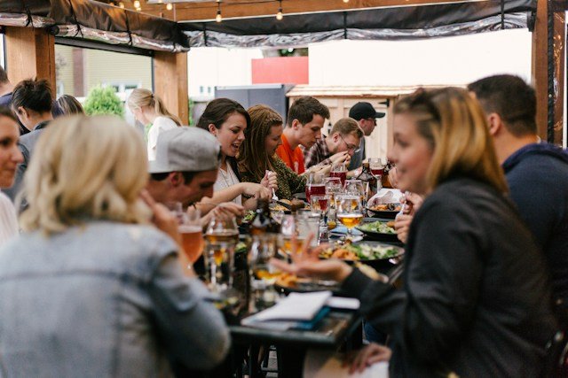 A family dine-in in Okotoks restaurant